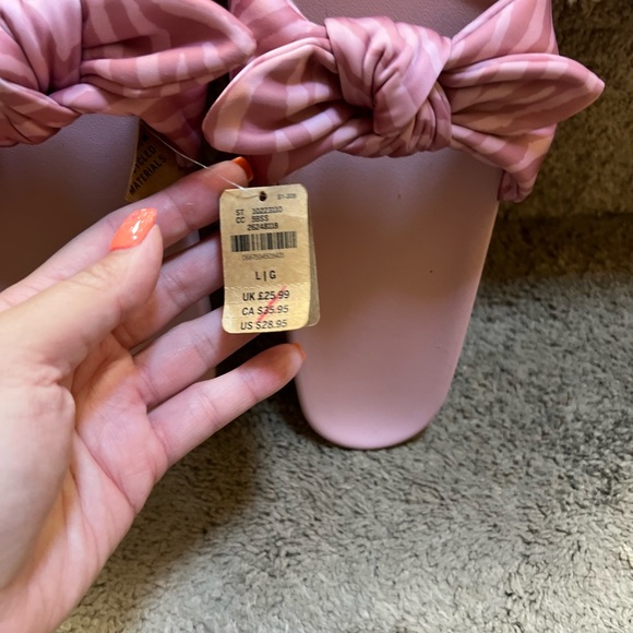 Victorias Secret Slides NWT - Picture 3 of 4
